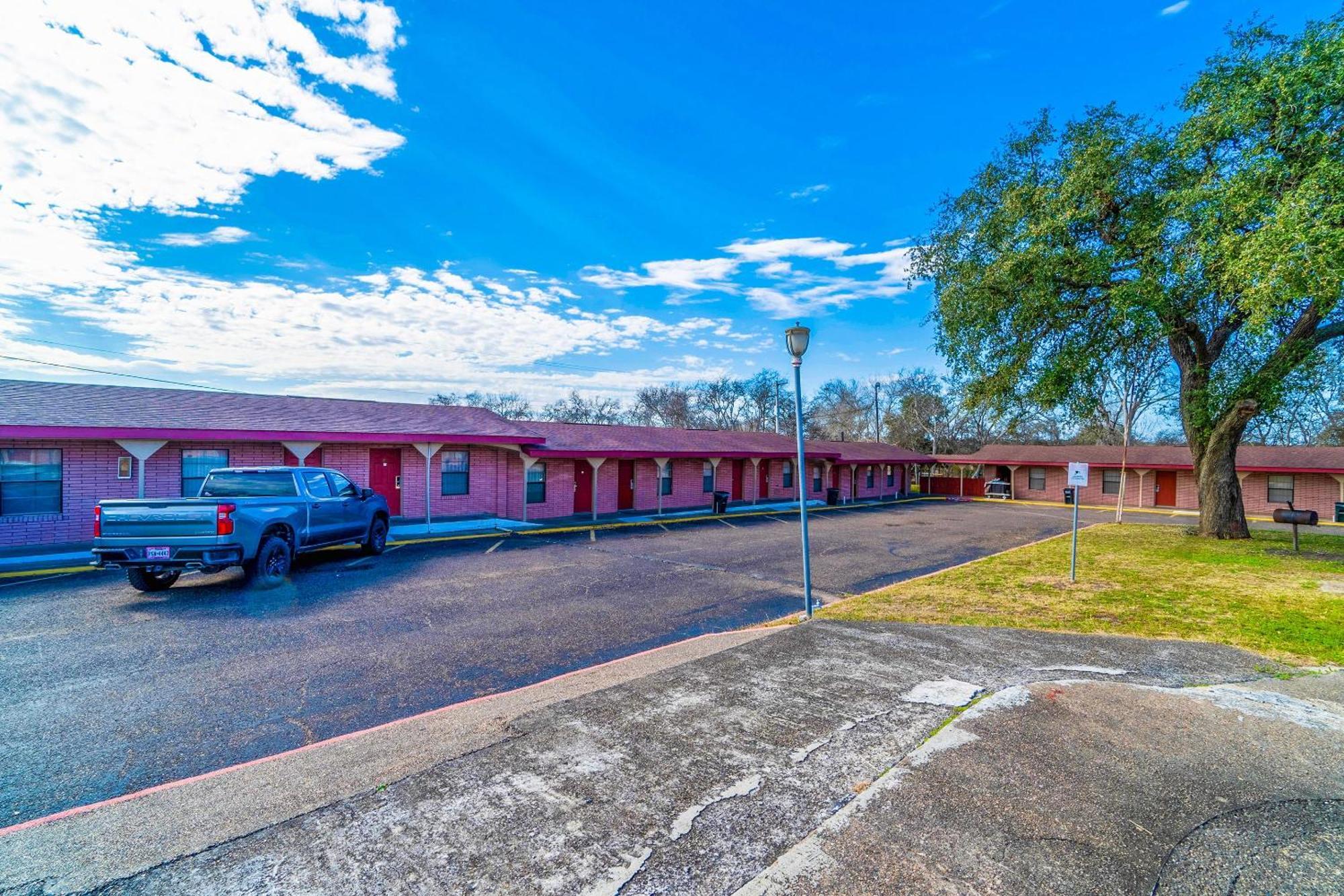 Oyo -us 181 2* Beeville