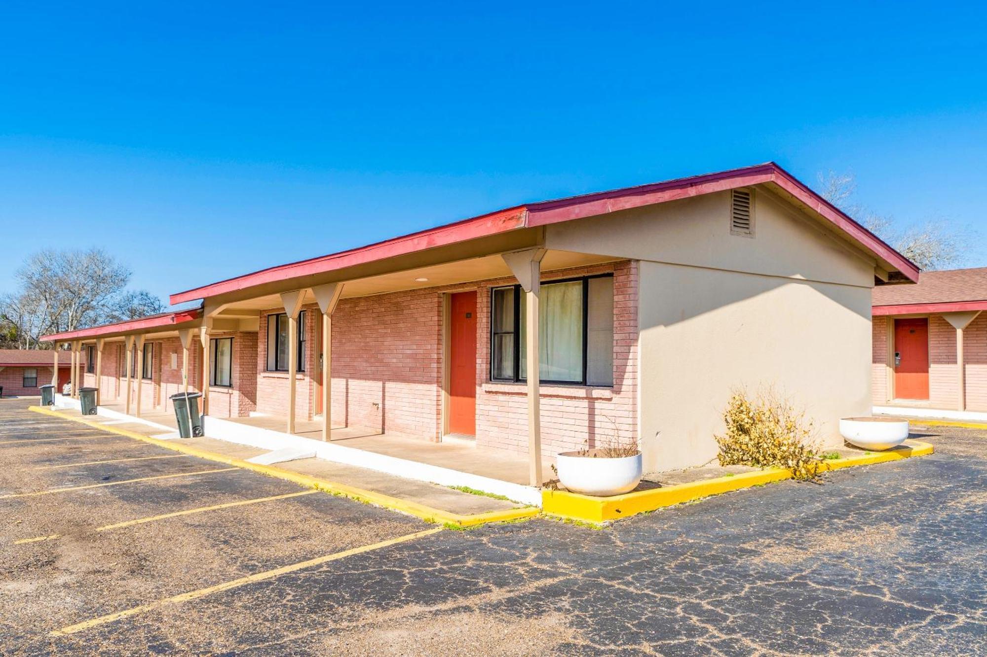Oyo -us 181 Hotel 2*